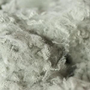 Fibres discontinues conductrices antistatiques