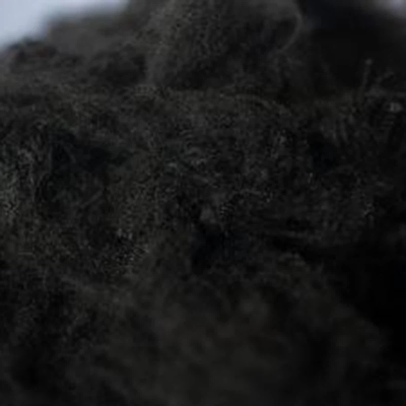 Brin court de fibres conductrices de polyester